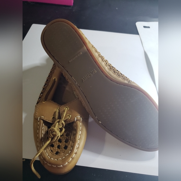 EUC Sperry Flats - Picture 2 of 2